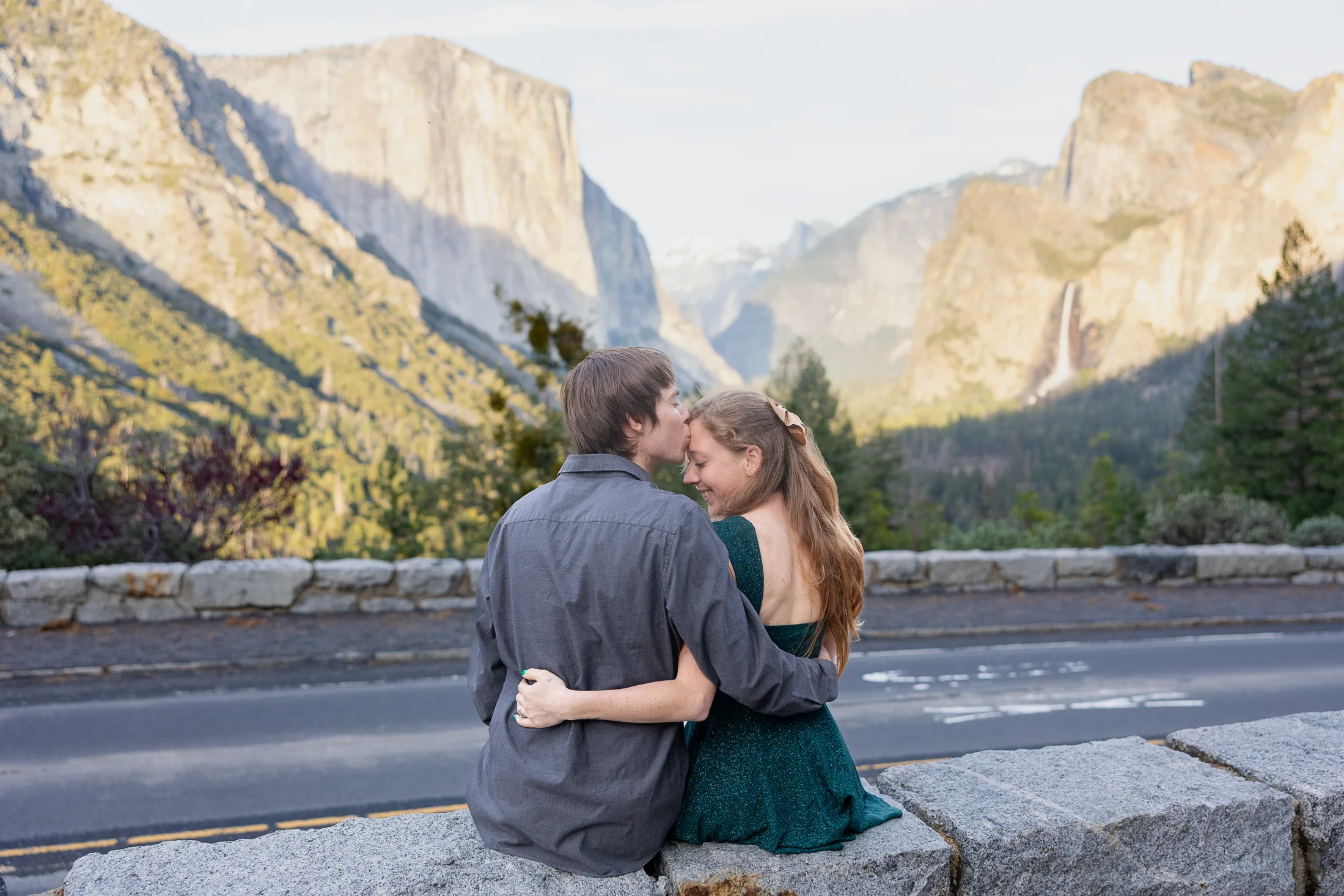 Tate and Hayley embracing at Yosemite Valley