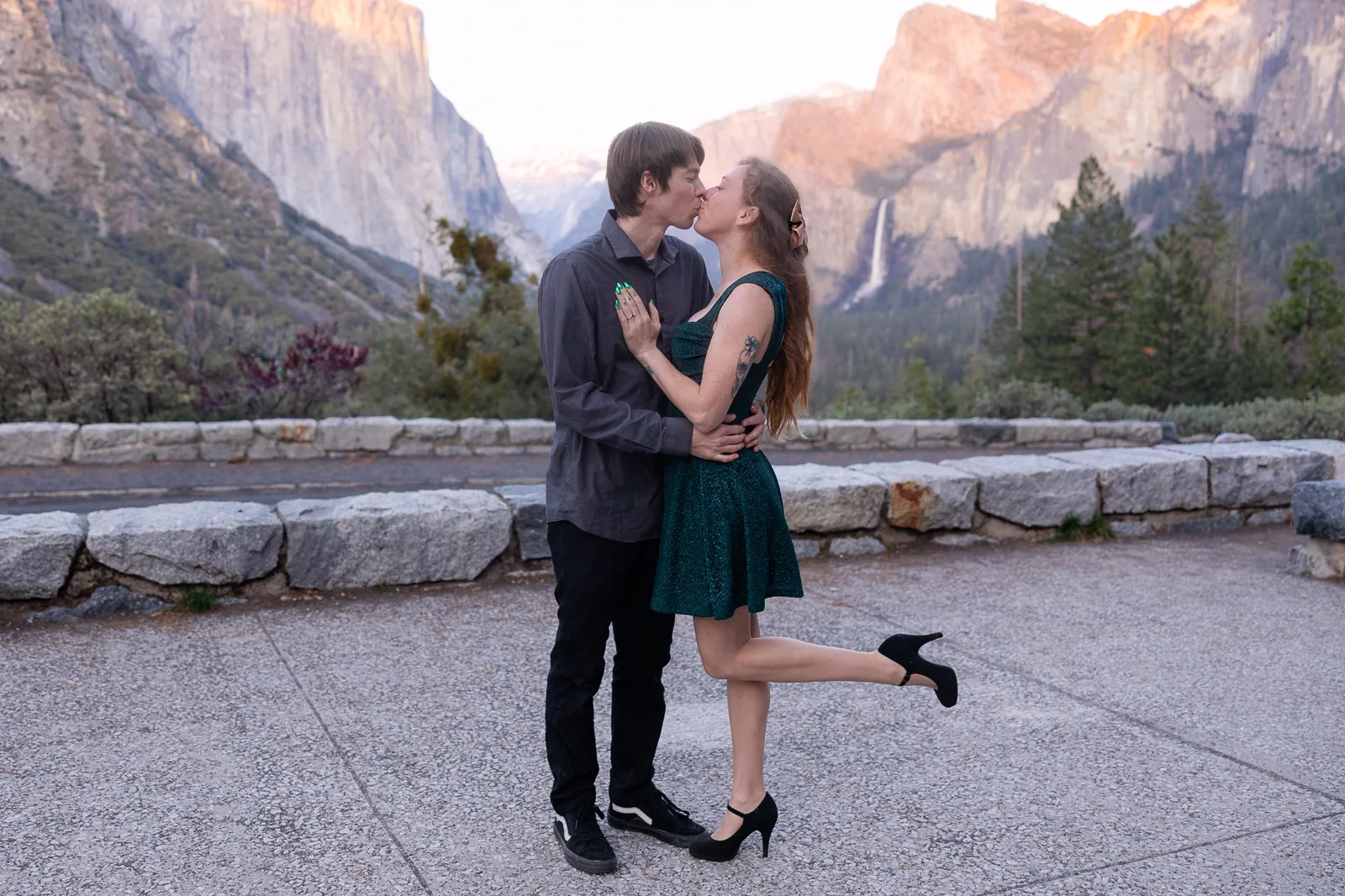 Tate and Hayley sharing a kiss at Yosemite